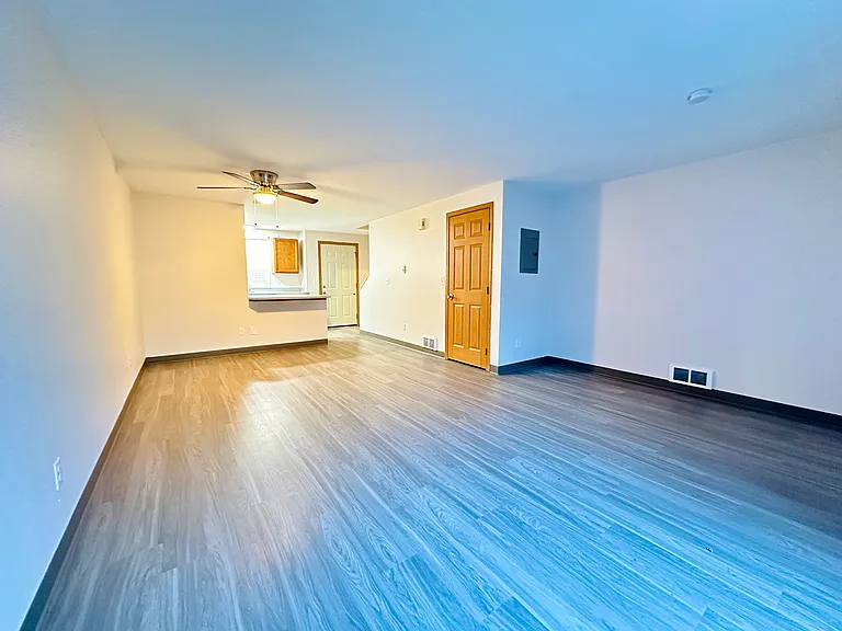 Village Glen Apartments — Photo 8