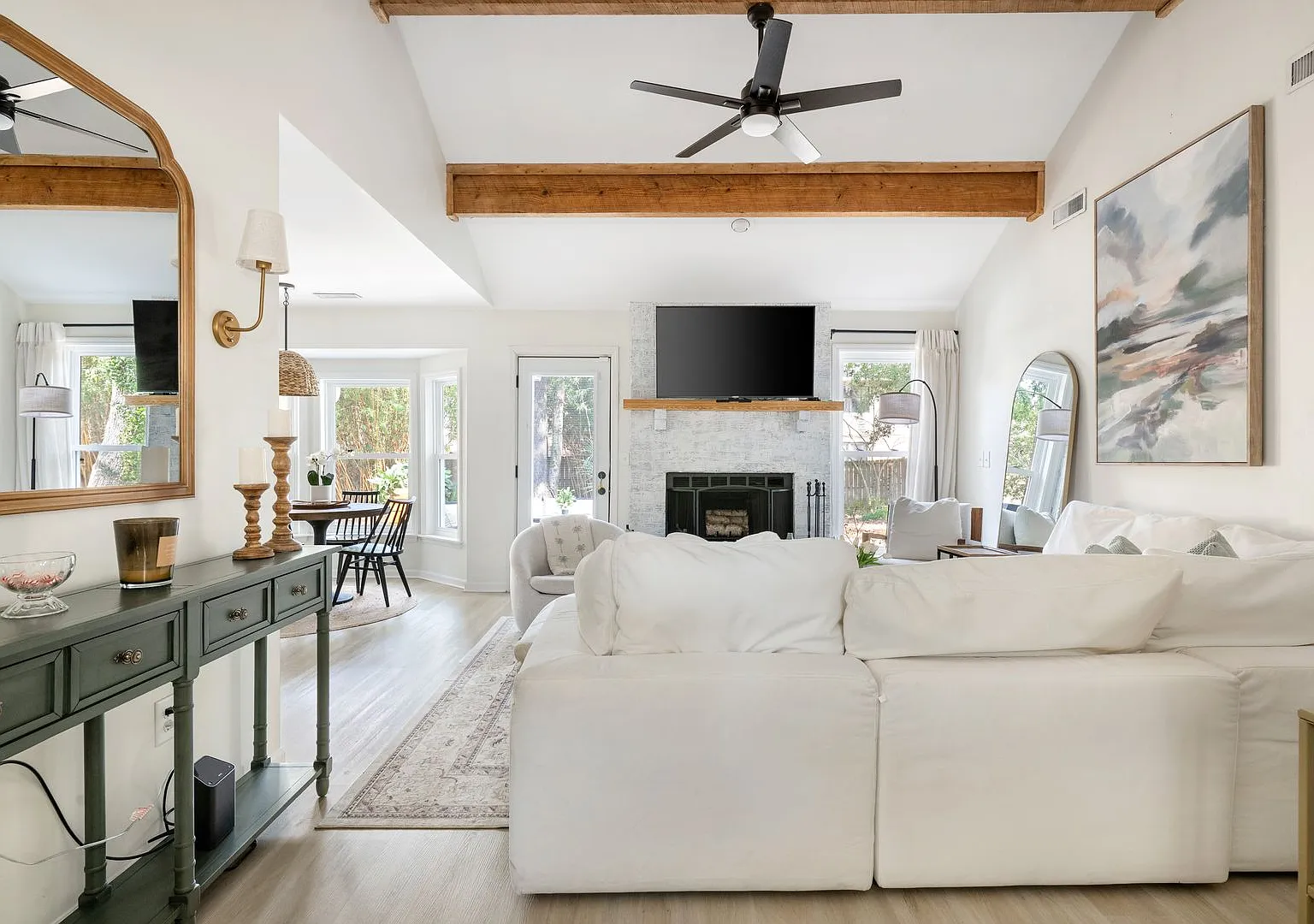 The Lemon House: A Designer Coastal Retreat on James Island — Photo 4