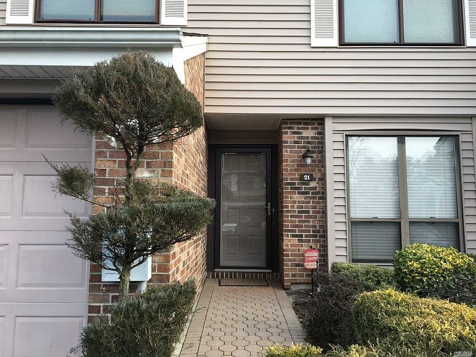 1st image of 21 W Pond Ct