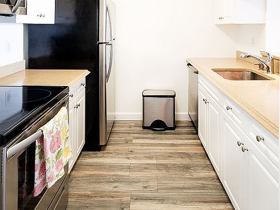 5th image of 1 2nd St APT 2106
