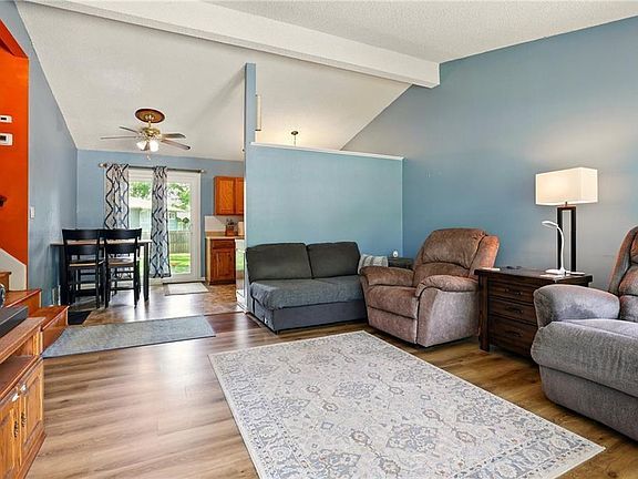 3rd image of 1203 S Skyline Dr