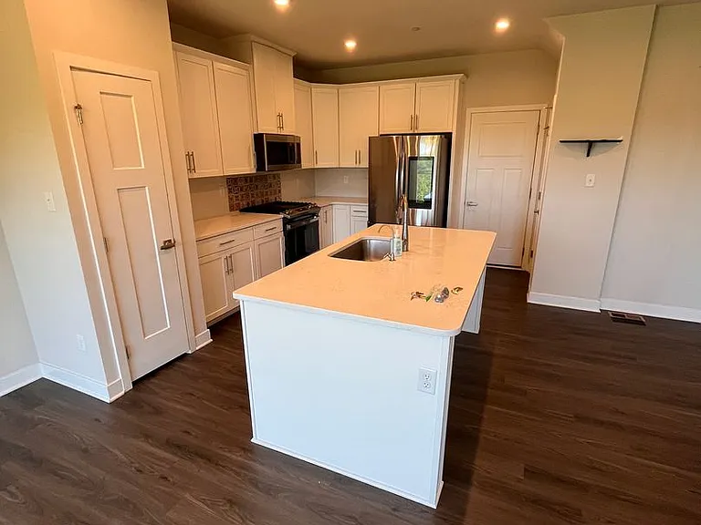 437 Greenwood Dr — Photo 11