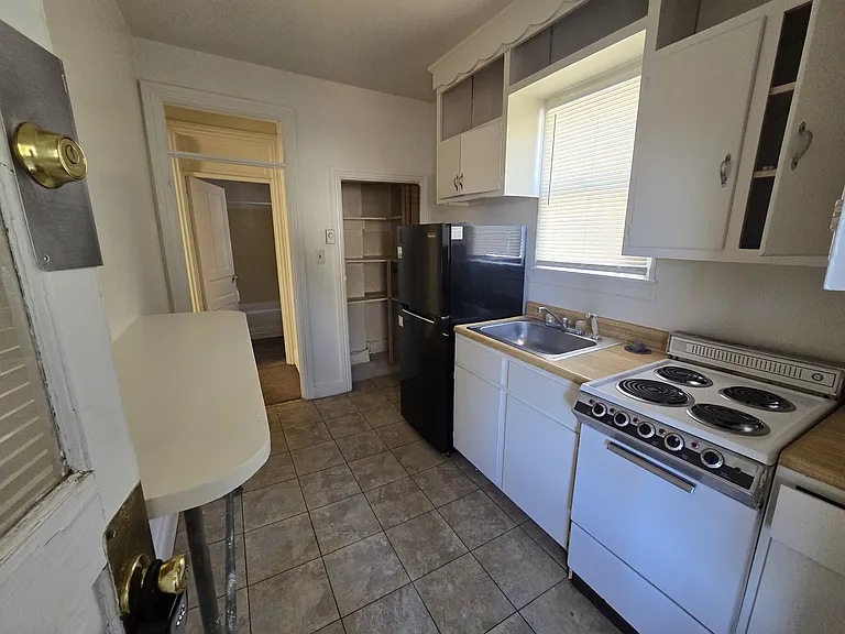 61 E Main St #4 — Photo 2