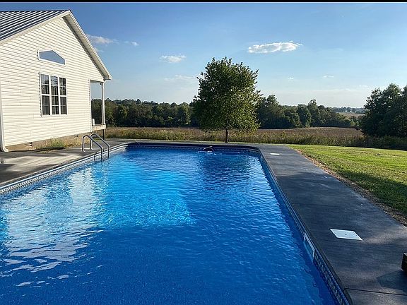 4th image of 425 Grant Ln