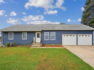 908 3rd Ave SW, Oelwein, IA 50662