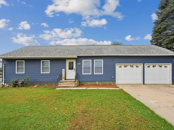 908 3rd Ave SW, Oelwein, IA 50662