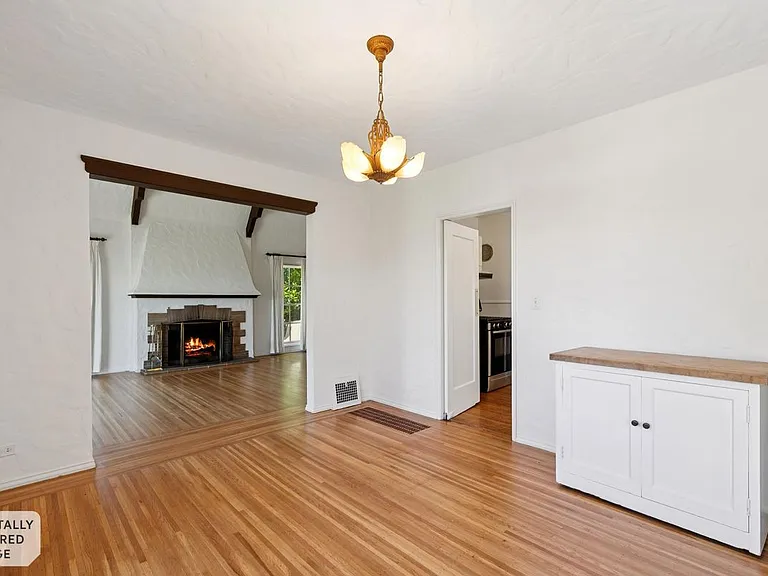 111 Windsor Ave — Photo 9
