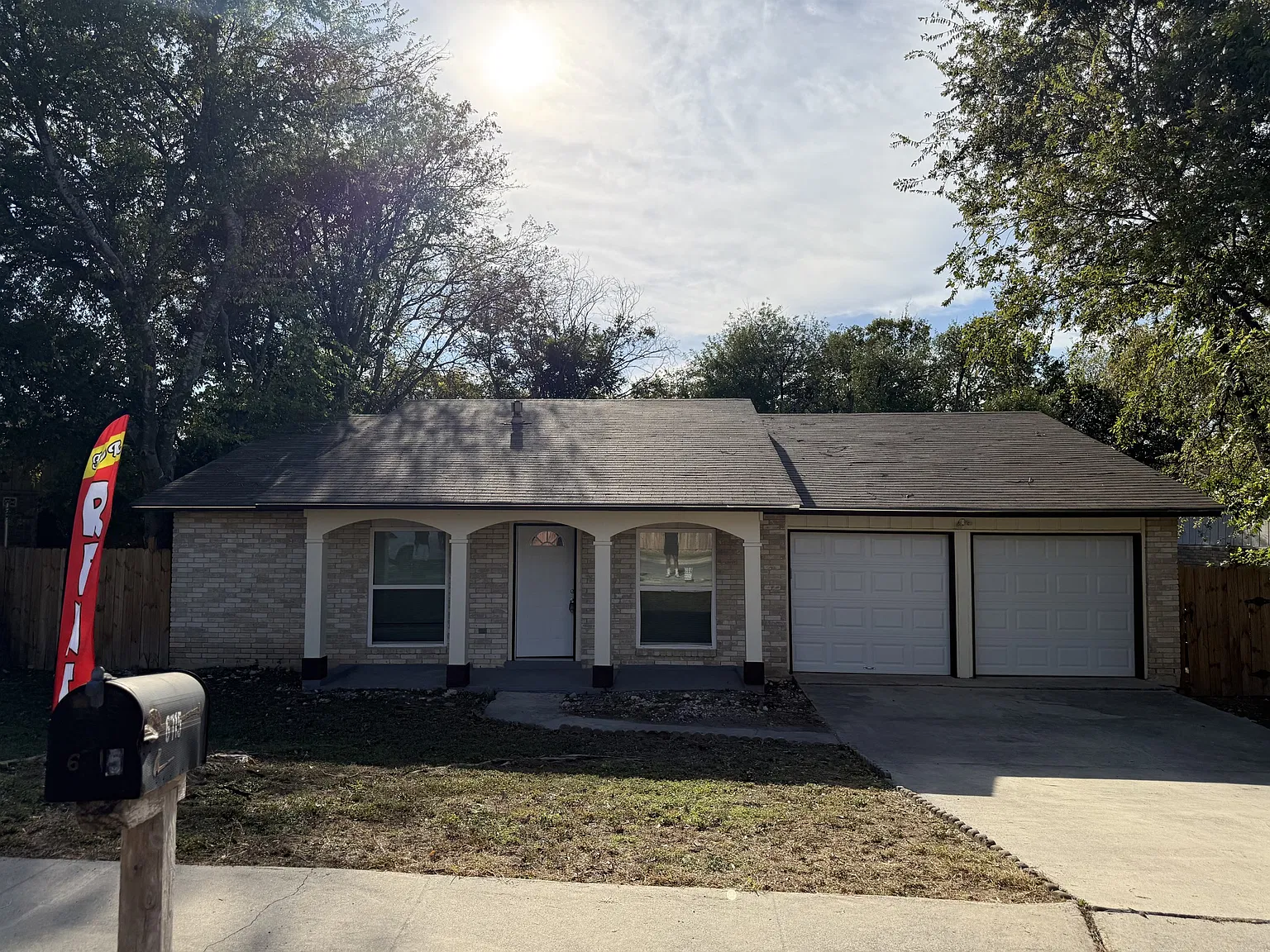 3 bed, 1327 sqft, $1,900 — Photo 1