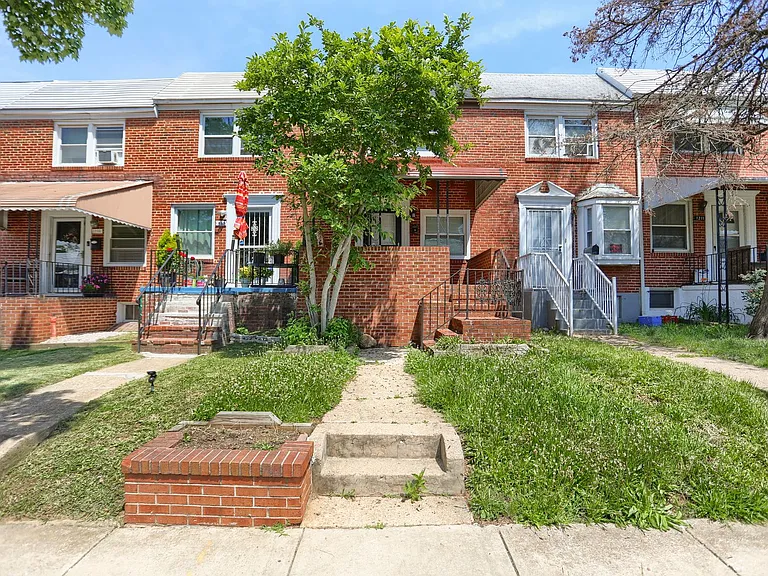 1207 Anglesea St — Photo 25