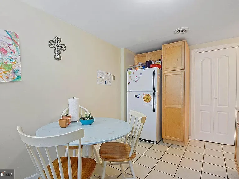 215 Westminster Ave #B — Photo 5