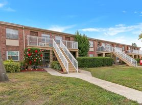 452 Banyon Tree Cir