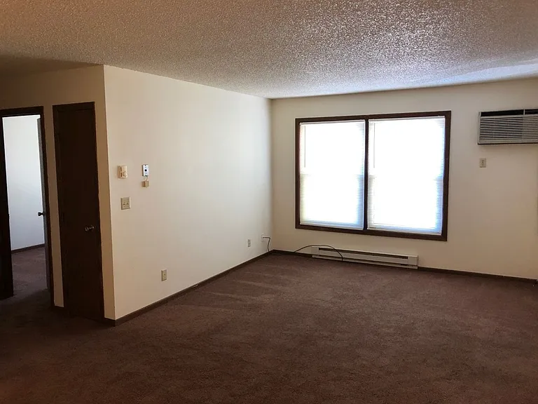 1108 Meridian Heights Dr — Photo 3