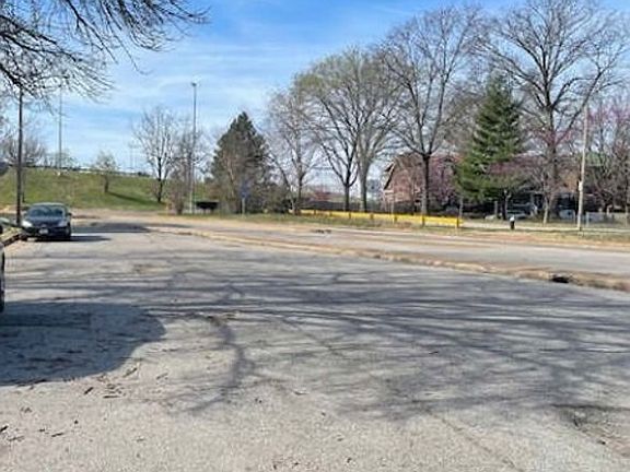 Exterior Neighborhood (street photo)