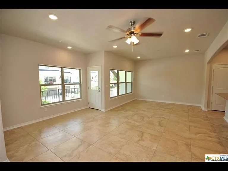 221 Birch Oak Ln — Photo 14