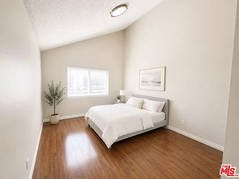 8950 Serapis Ave #10 — Photo 8
