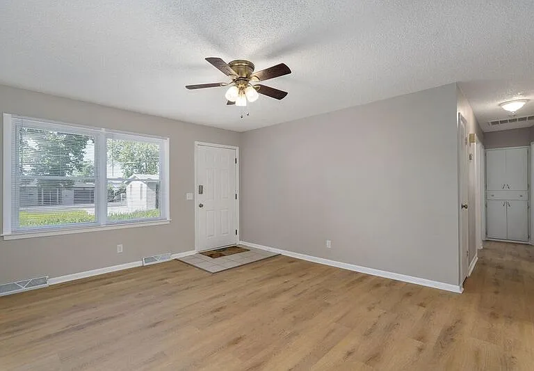 3318 W Dorber Dr — Photo 3