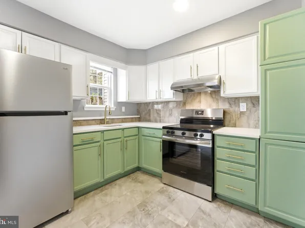 79 Edinshire Rd, Sicklerville, NJ 08081