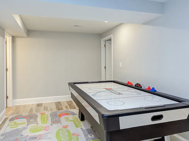 2606 Wade Ave — Photo 32