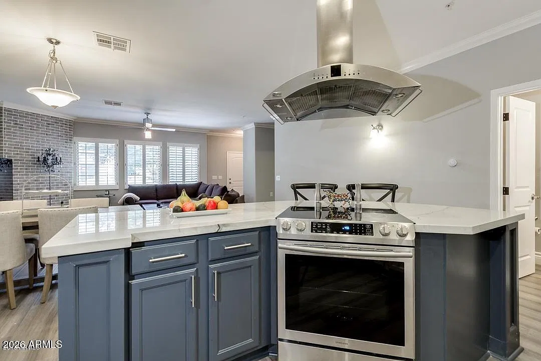 3 bed, 2.5 bath, 1929 sqft, $3,200 — Photo 3