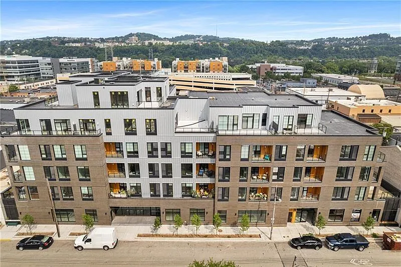 2635 Penn Ave #304