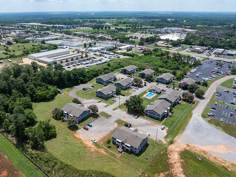 Discover our expansive community with ample parking and convenient layout in Prattville, professionally operated by Highlands Vista Group.