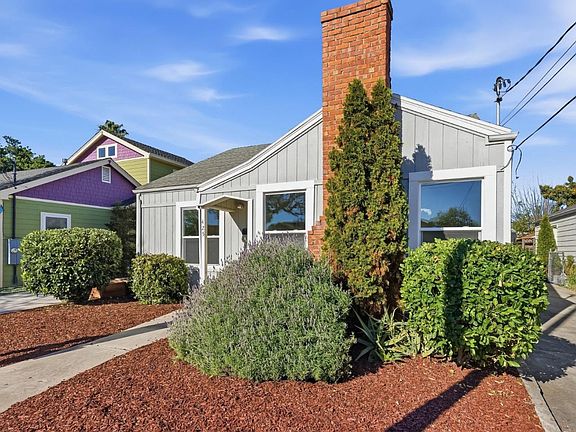 3rd image of 425 Rutland Ave