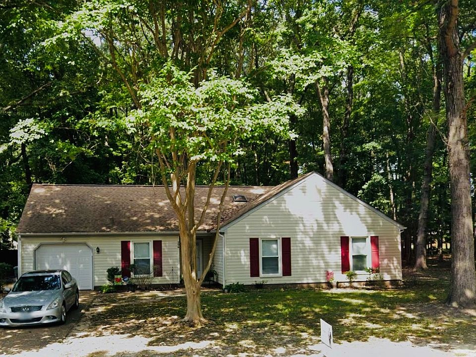 1st image of 206 Fischer Dr