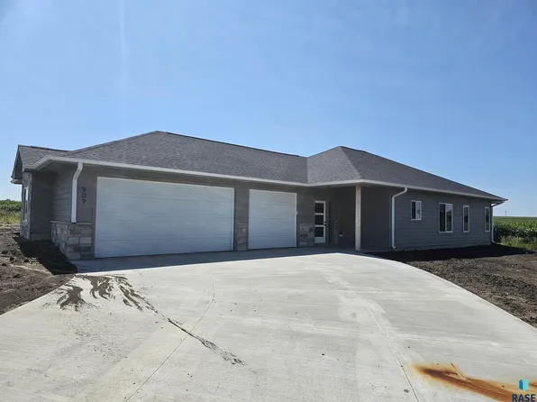 909 Tortuga Ave, Hartford, SD 57033