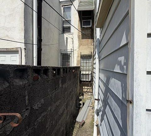 5th image of 2032 Pierce St