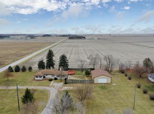 8029 E 3000s Rd, Saint Anne, IL 60964