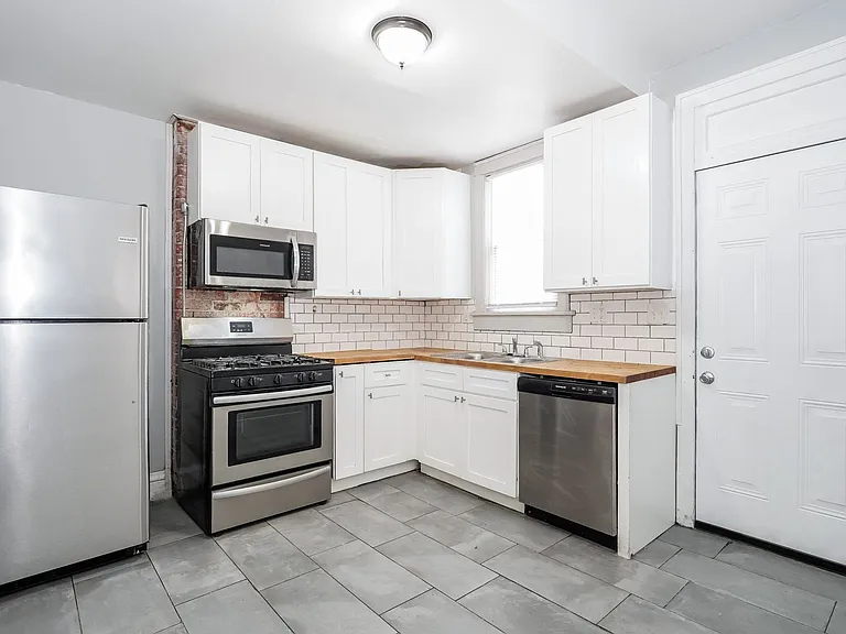 1113-1115 S 22nd St — Photo 5