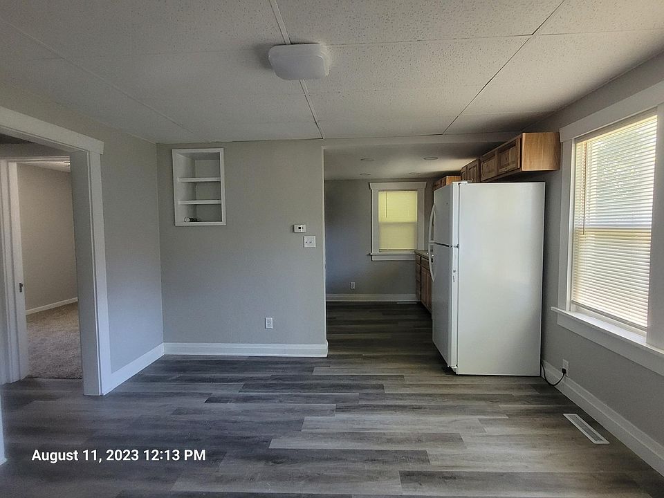 2nd image of 8 Bungalow Ct