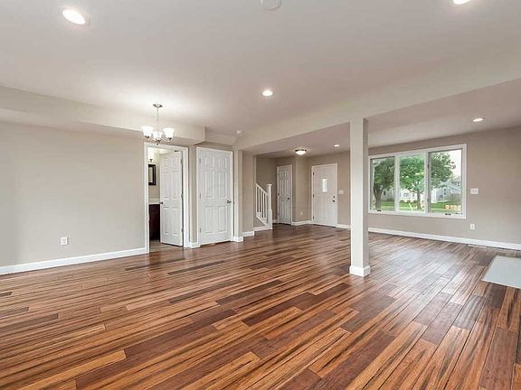 3rd image of 141 Dakota Ave