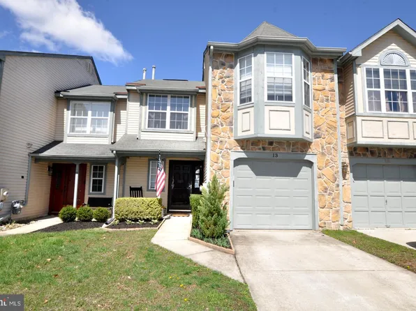 13 Knighton Ln, Mount Laurel, NJ 08054