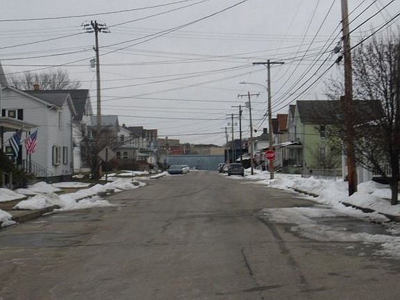 5th image of 215 Loyalhanna Ave