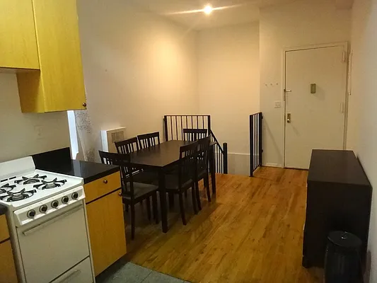 Rented by KVNY Soho | media 52