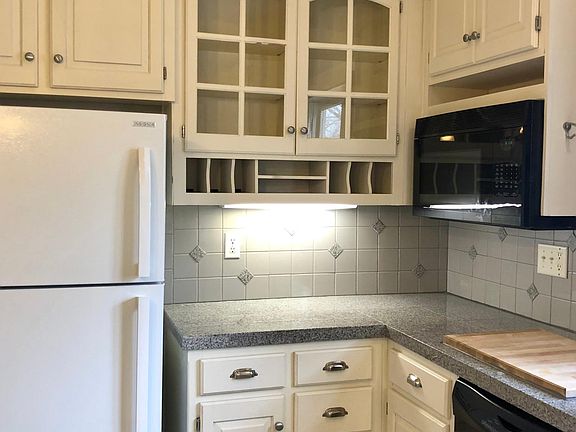 Kitchen - dishwasher and microwave