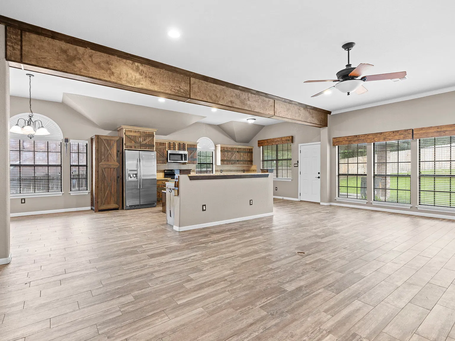 4 bed, 2300 sqft, $2,200 — Photo 3