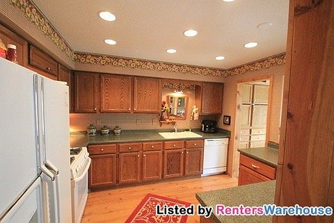 3rd image of 9451 Van Buren St NE