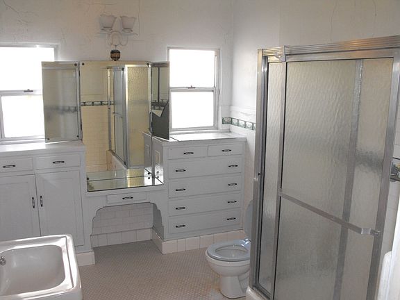 Main House Bath 