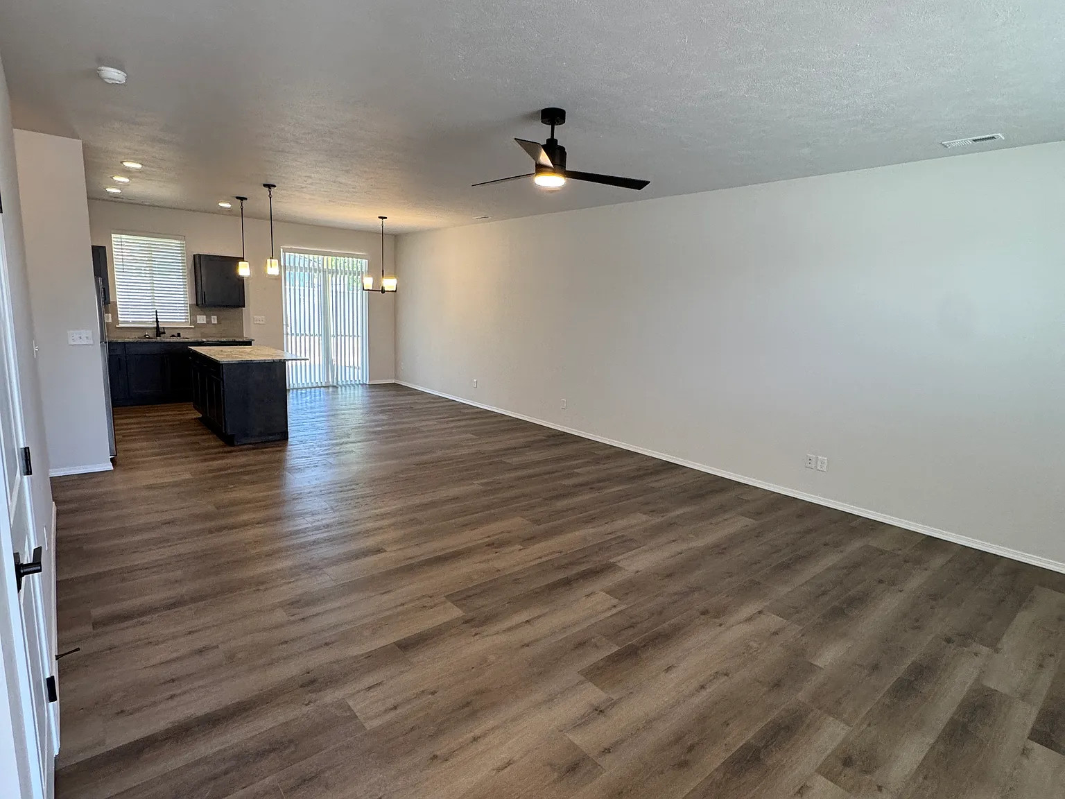 3 bed, 1500 sqft, $2,595 — Photo 4