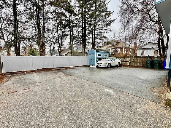 4th image of 1069 Hayward Street