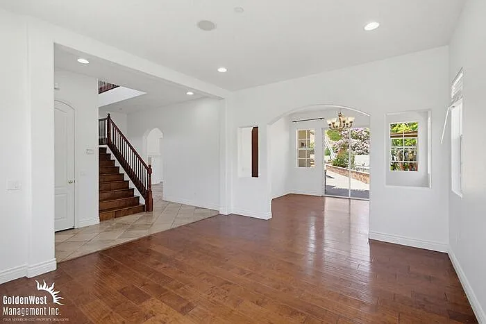 637 Oak Glade Dr — Photo 3