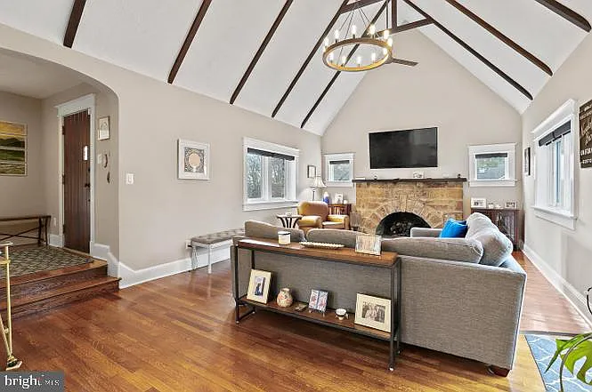 2347 S Arlington Ridge Rd — Photo 38