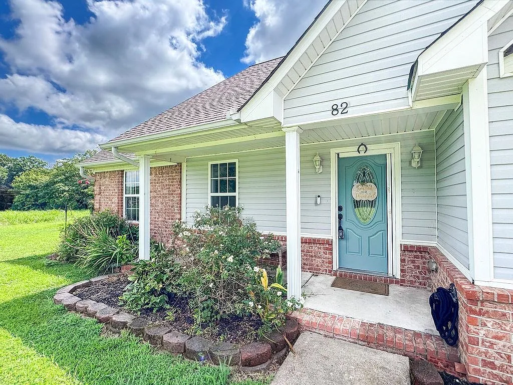 4 bed, 2.0 bath, $2,350 — Photo 3