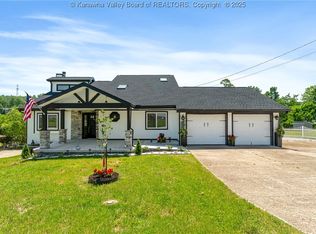 8 Ellis Dr, Hurricane, WV 25526