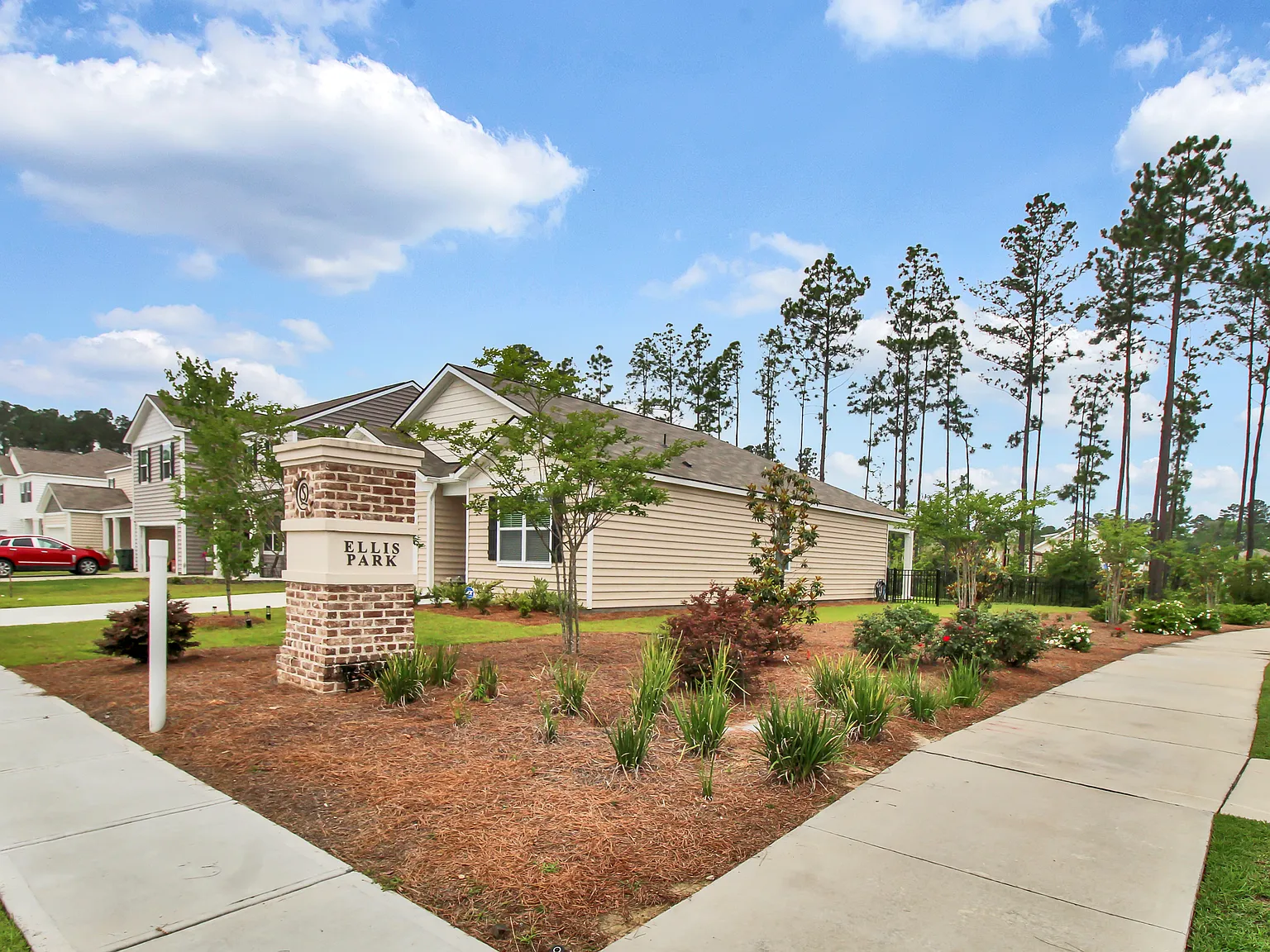 5 bed, 3.5 bath, 2721 sqft, $2,800 — Photo 2