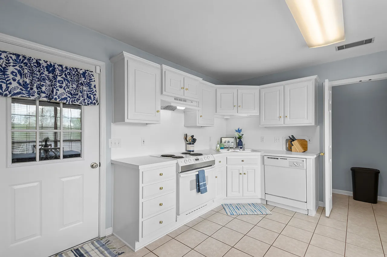 3 bed, 1400 sqft, $4,000 — Photo 4