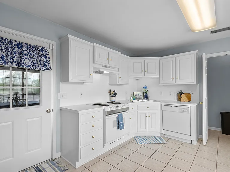 135 Willow Grove Rd — Photo 4