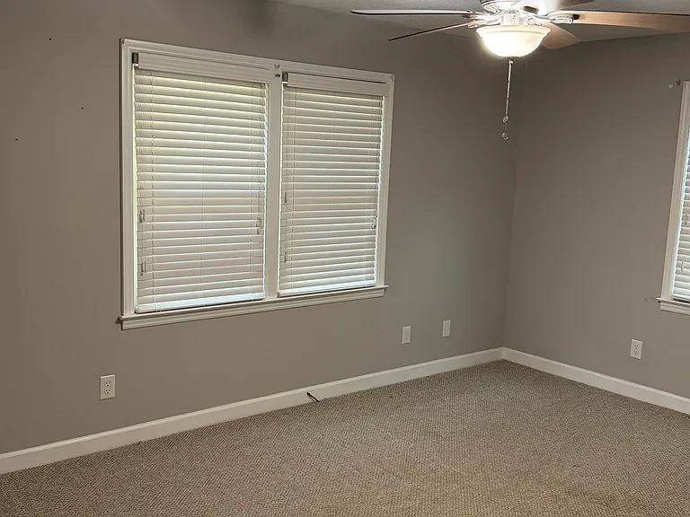 920 Riverview Dr — Photo 12